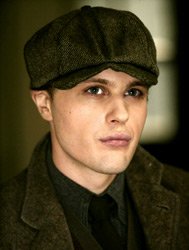 ����� ���� (Michael Pitt)